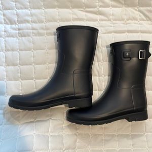 BRAND NEW Hunter Rain Boots. Size 8